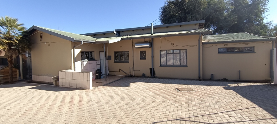To Let 4 Bedroom Property for Rent in Kuruman Northern Cape